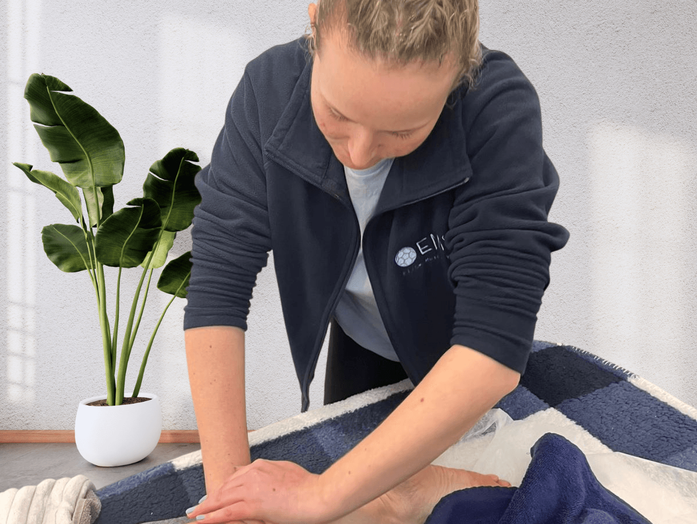 Ellie from Elite Muscle Welfare giving a professional sports massage in Eastbourne.